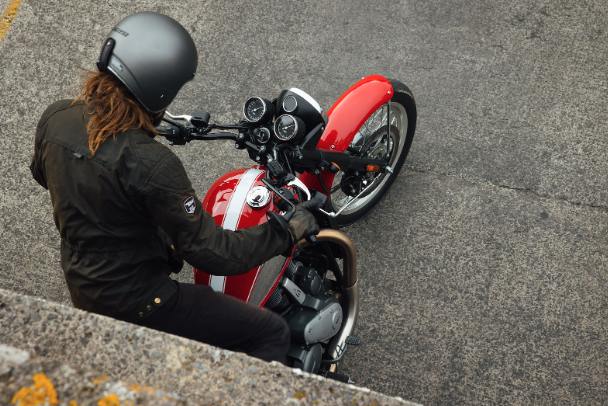 bsamotorcycles_'s tweet image. Here's to the thrill of the first twist of the throttle.  

#GoldStar #OpenRoad #Riderlife