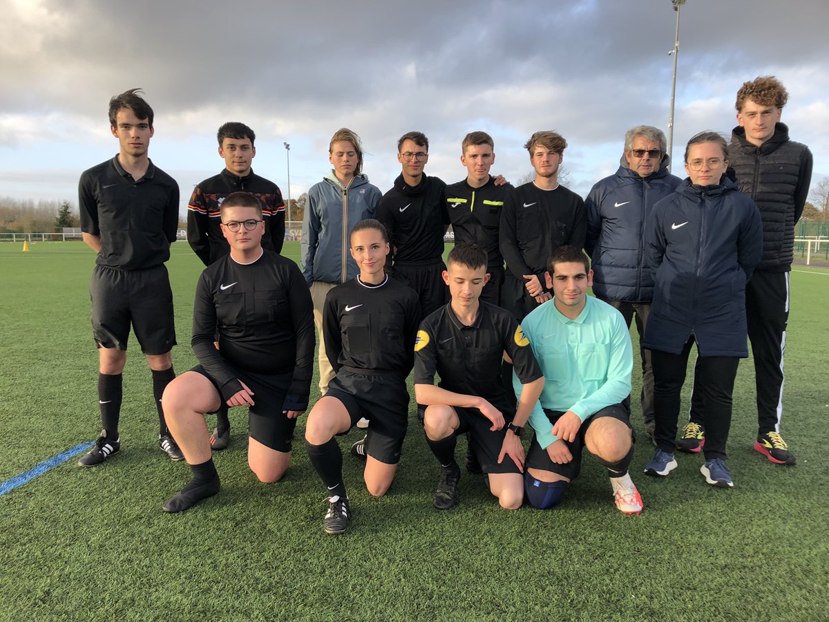 LBFoff's tweet image. [ARBITRAGE]
Près de 45 jeunes arbitres venus de toute la Bretagne ont participé à un stage de formation et de détection au @CTBHenriGuerin à Ploufragan.

En savoir plus : bit.ly/40XiULZ

@DistrictFoot35 @districtfoot56