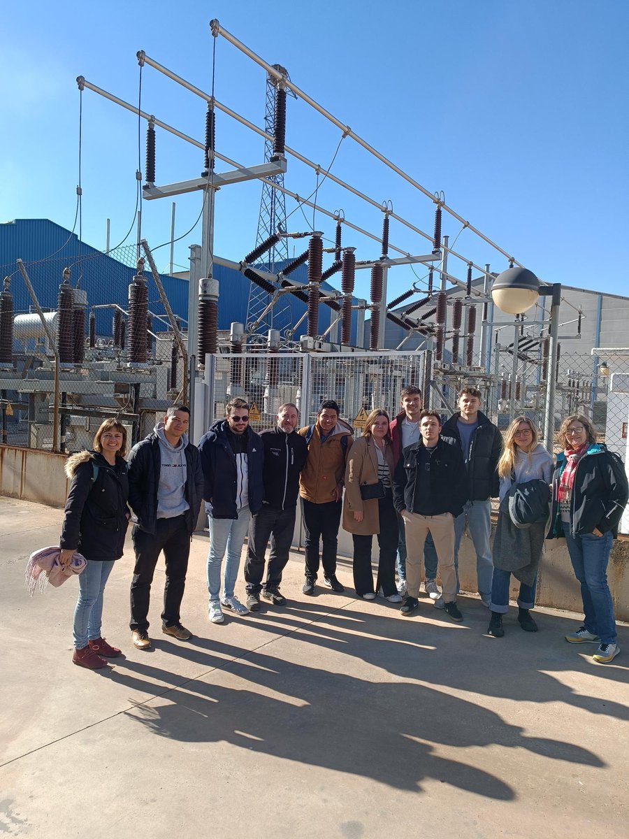 Visita de los estudiantes de 4º curso de #IngenieríaEléctrica a MOVIALSA (Campo de Criptana).
 
Siempre es un placer visitarles, donde los estudiantes pueden comprobar cómo funciona una central de #cogeneración ⚡️💡 y los distintos equipos de generación y recuperación térmica 🙂