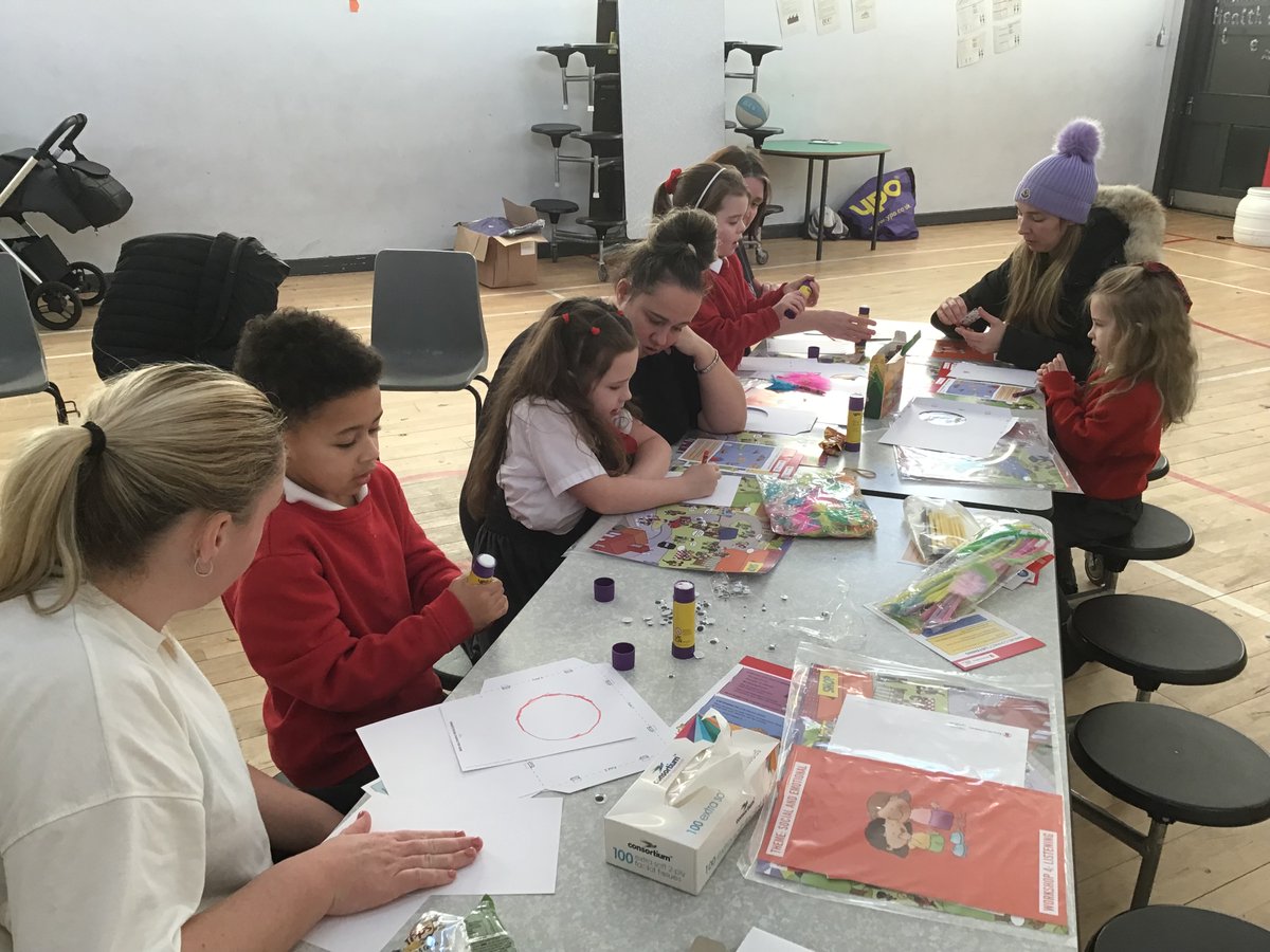 MsDocherty_CCPS's tweet photo. Wonderful session on ‘Listening’ today at Families Connect. It was so lovely to see the children chatting and engaged! #familiesconnect #savethechildren https://t.co/aZfmv2tcca