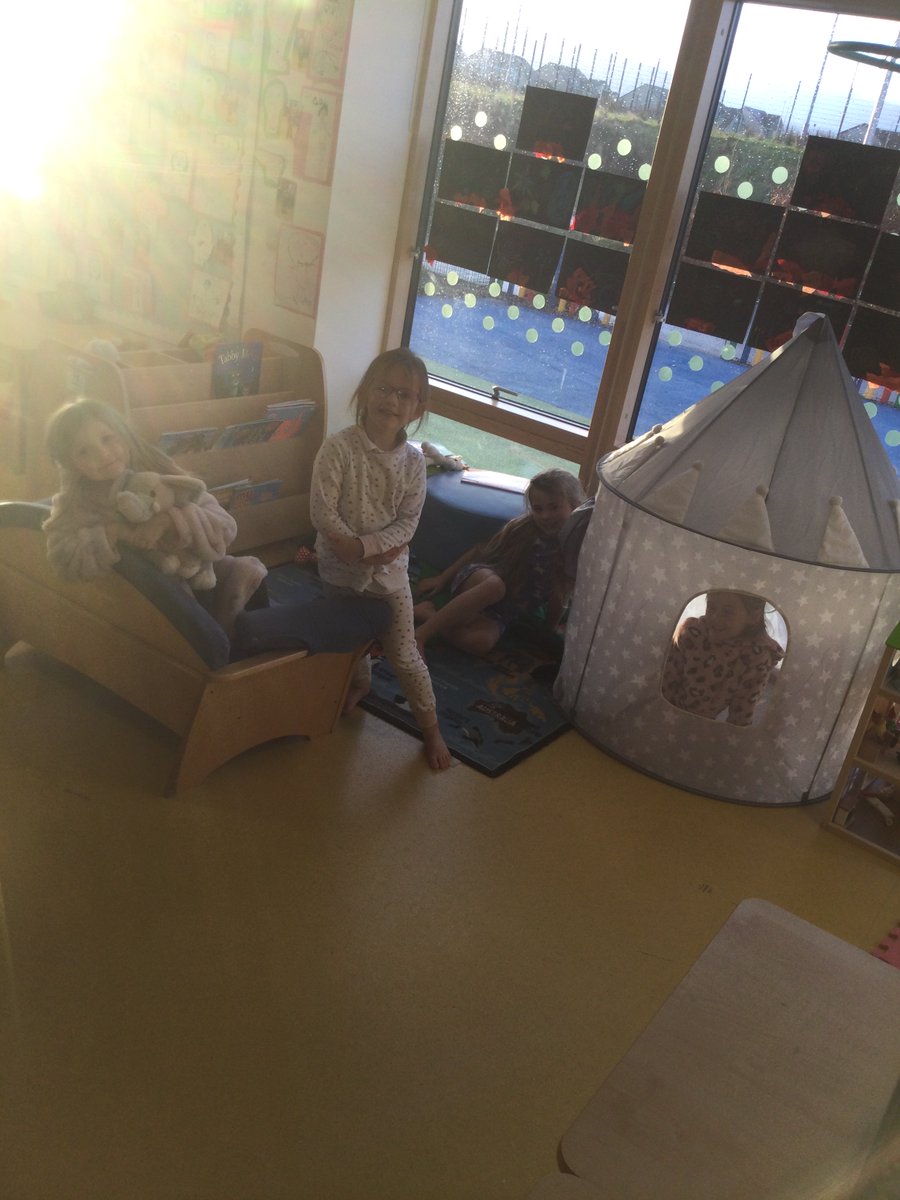 SchoolHillside1's tweet photo. #P1THillside had great fun this afternoon at their pyjama party for their treat! 🤩 Well  done  for  filling  your  marble  jar!  #soundofsuccess https://t.co/wkKPhSSdl9