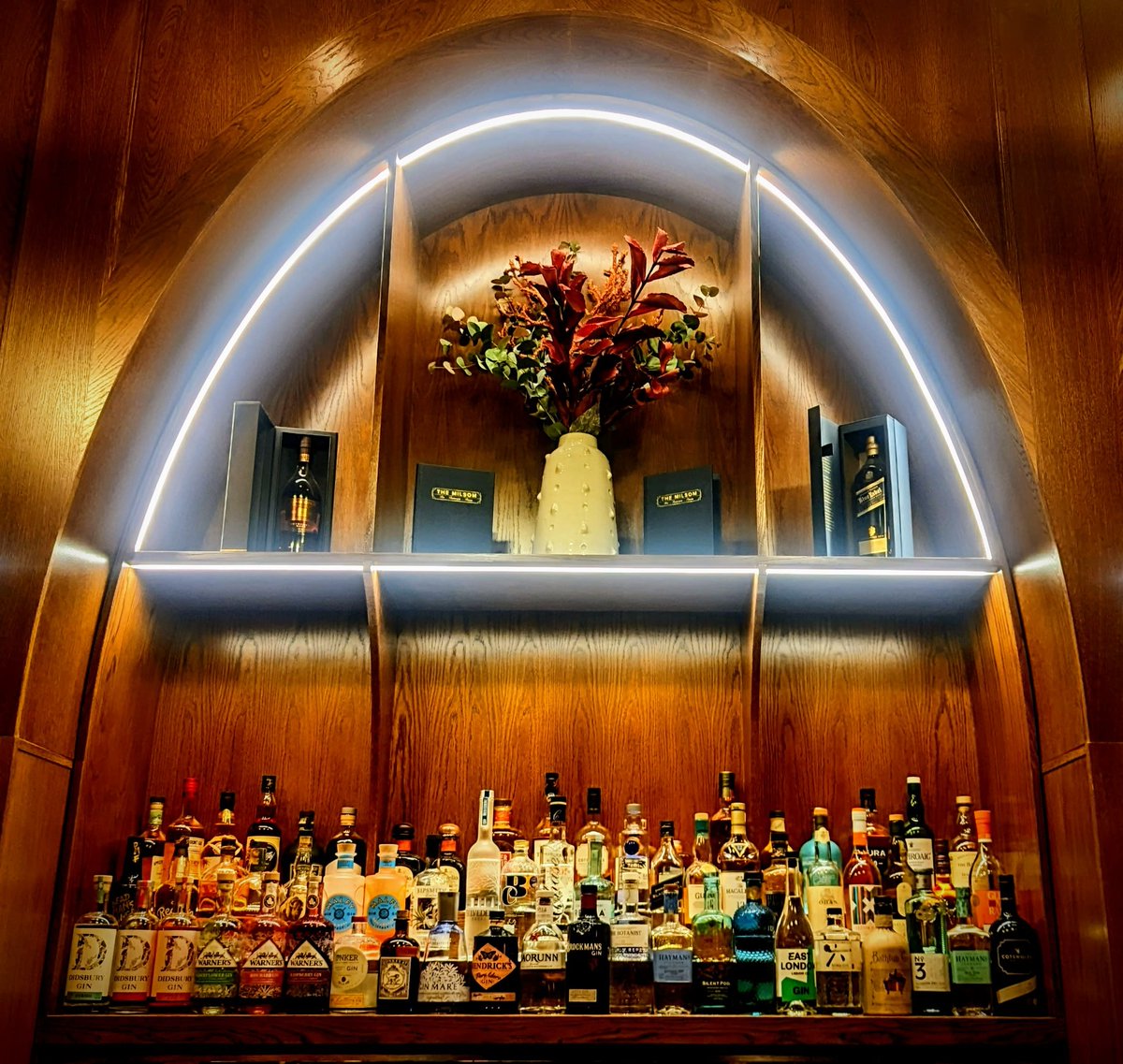 themilsombath's tweet image. Our extensive range of gins and whiskys will certainly get you in the spirit of things for Bath Christmas Market. Join us at The Milsom and choose your favourite winter warmer!

#artisanspirits #barrelaged #cocktailgram #craftspirits #goodspirits #christmasmarket #instacocktails