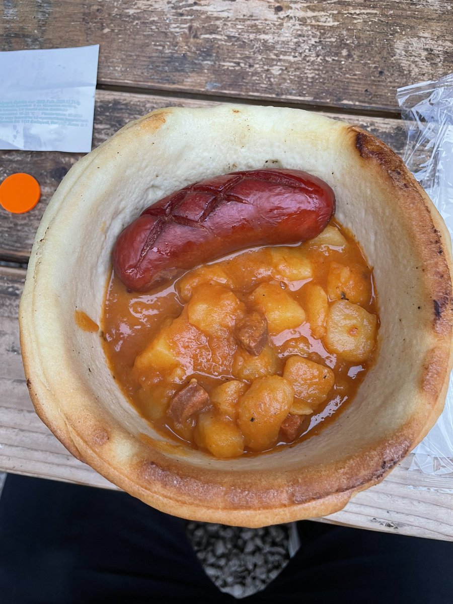 Lovely bit of goulash in a bread bowl! Meat and potatoes were sooo tender to say the least! And I tell you now I’ve got plenty of time for a meaty sausage and a bowl you can eat. Very hearty and warm bowl. Solid 8.5/10