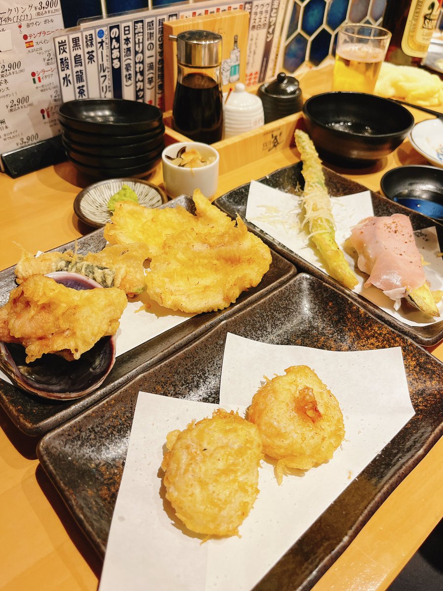 29mkmk's tweet photo. 遅くなったけど結婚2周年ご飯！
今回は普通に居酒屋だったけど
おいしかった〜😋🍣🍤🍻
手紙くれてないけど待ってるから（笑）
楽しい事終わって子がダウン中😰
入院じゃない事を祈る...🙏 https://t.co/zVGMmDlFBf