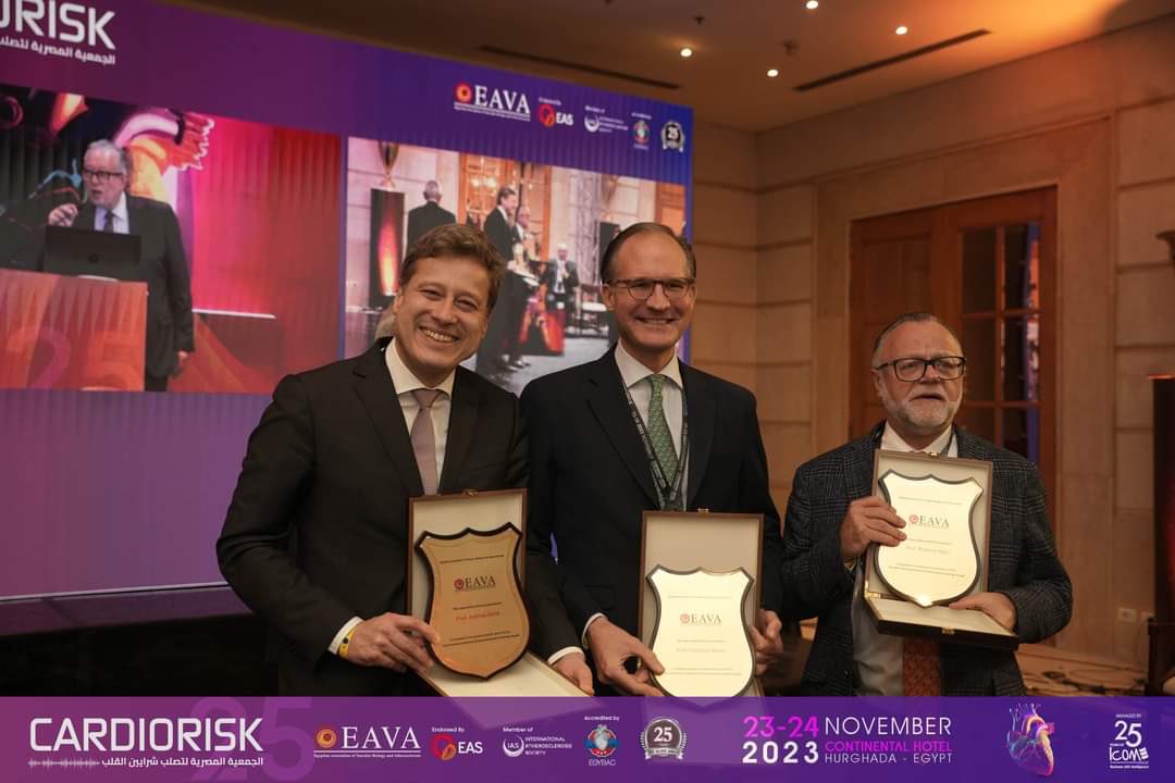 Once again I have the privilege to be invited to the Cardiorisk EAVA conference in Hurghada. Ashraf Reda and Atef Elbahry, my dear friends, you did a splendid effort to stage a memorable congress! My sincerest thanks for the surprise award! @GermanAthero @uhcg @cj_binder