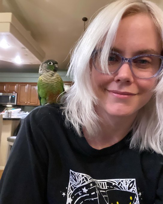 I spent thanksgiving with my older bro and his family and their cute birdie https://t.co/j8XuUIPTSr