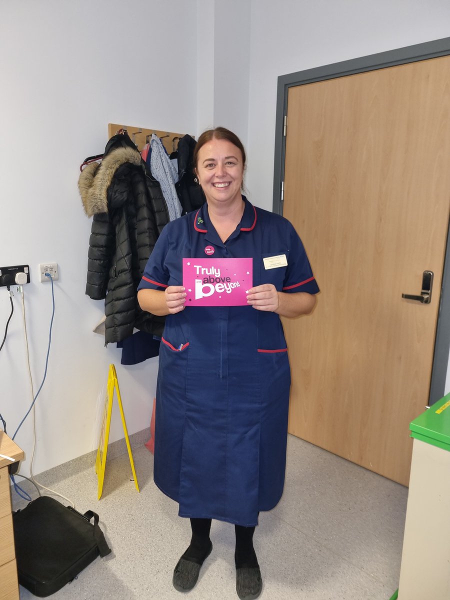 Surprising another colleague with a Truly Above & Beyond award. Lyndsey was nominated as she arranged for two patients who were sadly at End of Life to spend their last days together in hospital. Truly amazing 💝 @MidYorkshireNHS @DomMyht @rich1cath @lyndseyscaife29