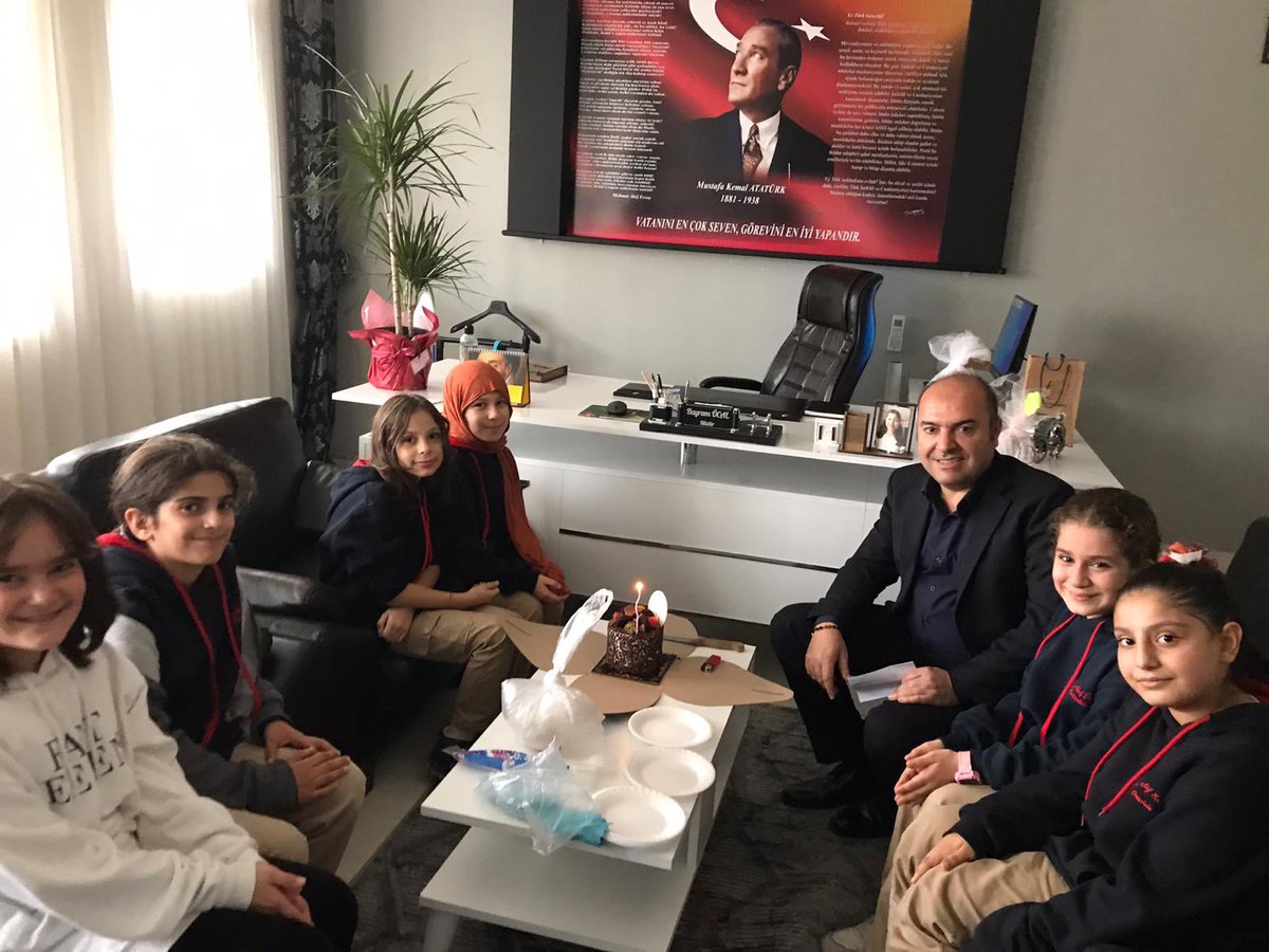 baycalll's tweet photo. Böyle gençler olduğu sürece umutsuzluğa yer yok. https://t.co/5NtXBL1KyL
