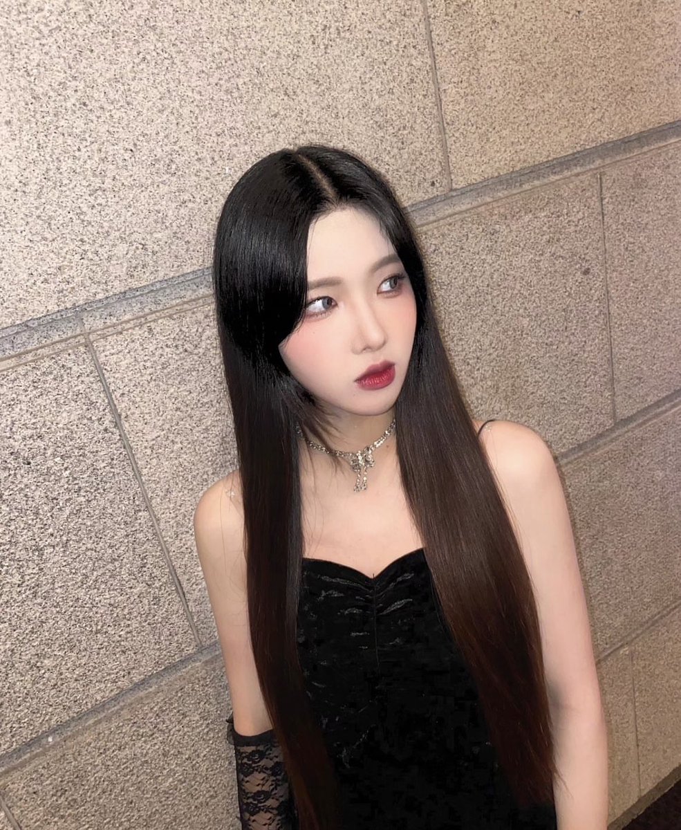 allofLUCIA's tweet photo. 📸 — witchx_lucia 
@WiTCHX_twt 

  “ 🖤🤟🏻 ”

#위치스 #WITCHX #루시아 #LUCIA https://t.co/hPyWltOGGk