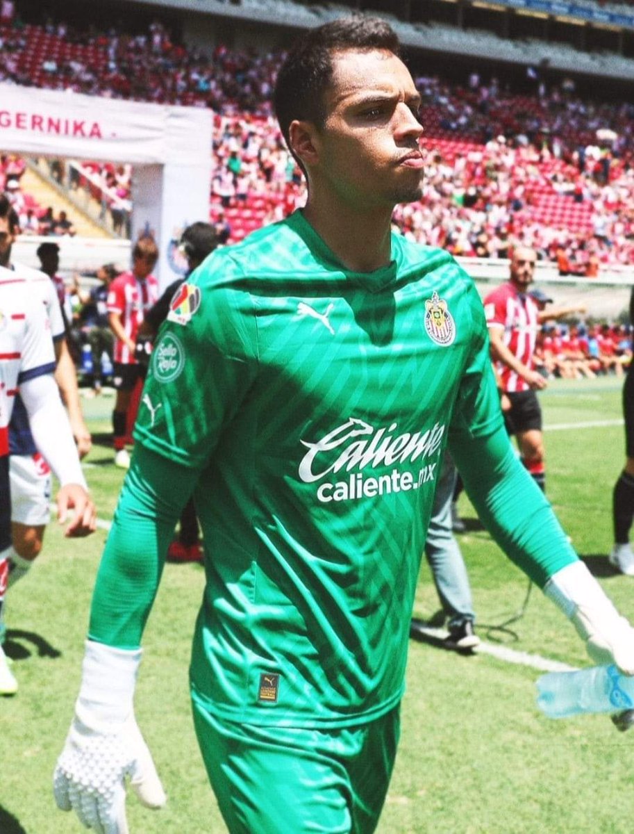 NacionDMX's tweet photo. ¡NO QUIERE SEGUIR MAS!🚫🇲🇽

Whalley se quiere ir del Rebaño debido a que ha sido borradisimo del equipo. 

La intención del portero es regresar a España en dónde si era titular.

#chivas #ligamx #LigaBBVAMX https://t.co/WbFKsPFr25