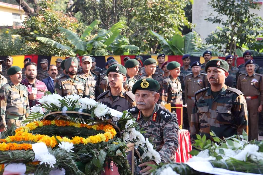 RahiKapoor2's tweet photo. In a solemn wreath-laying ceremony, #LtGenUpendraDwivedi, #ArmyCdrNC at Jammu#LtGenAnindyaSengupta, #COS_NC at #Poonch paid homage to Capt Shubham Gupta, Capt MV Pranjal, Hav Abdul Majid, L/Nk Sanjay Bisht & Ptr Sachin Laur who sacrificed their lives in the service of the Nation. https://t.co/99H3eZhuLT