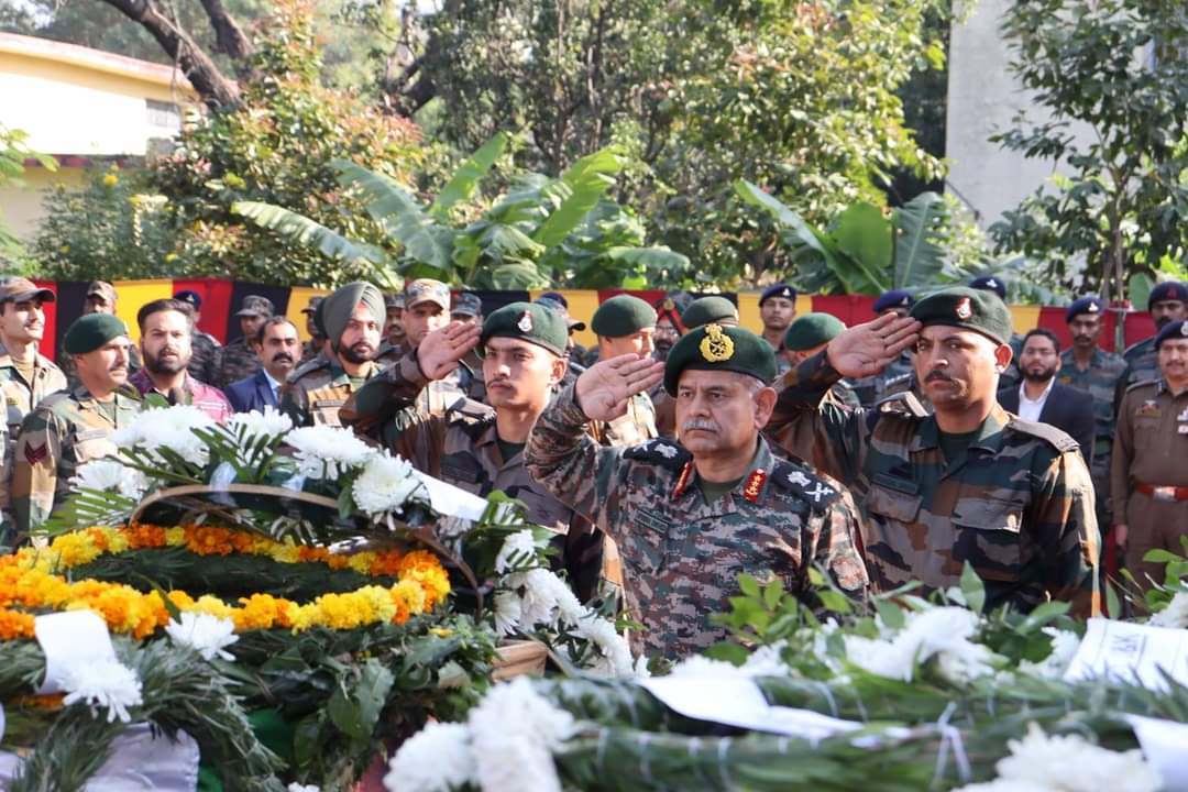 RahiKapoor2's tweet photo. In a solemn wreath-laying ceremony, #LtGenUpendraDwivedi, #ArmyCdrNC at Jammu#LtGenAnindyaSengupta, #COS_NC at #Poonch paid homage to Capt Shubham Gupta, Capt MV Pranjal, Hav Abdul Majid, L/Nk Sanjay Bisht & Ptr Sachin Laur who sacrificed their lives in the service of the Nation. https://t.co/99H3eZhuLT