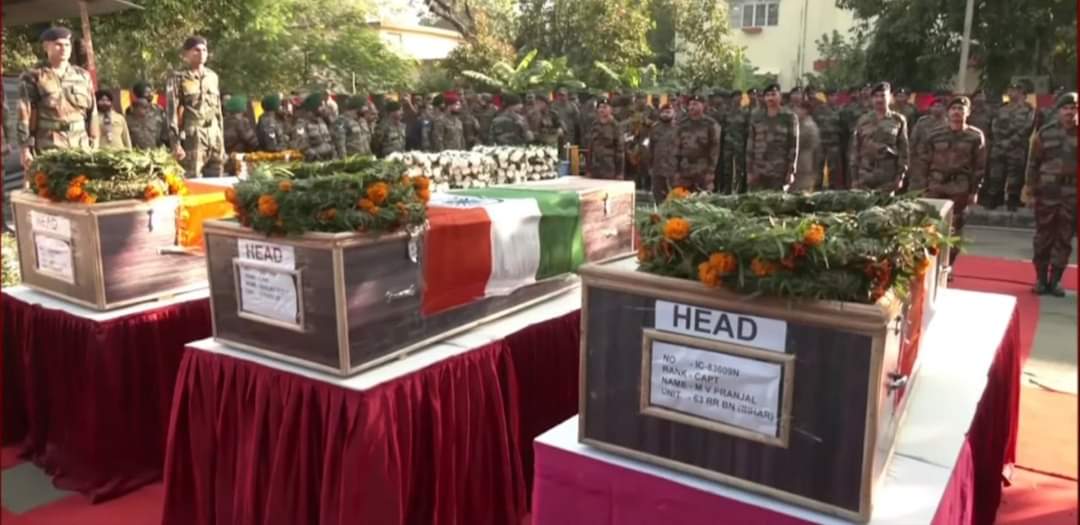 In a solemn wreath-laying ceremony, #LtGenUpendraDwivedi, #ArmyCdrNC at Jammu#LtGenAnindyaSengupta, #COS_NC at #Poonch paid homage to Capt Shubham Gupta, Capt MV Pranjal, Hav Abdul Majid, L/Nk Sanjay Bisht & Ptr Sachin Laur who sacrificed their lives in the service of the Nation.