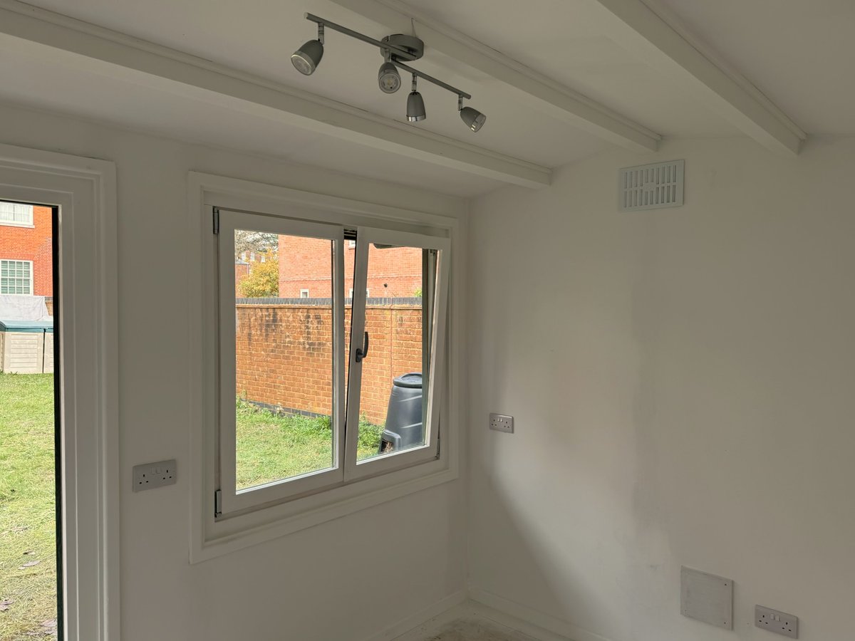 Southwicks1's tweet photo. Southwicks fully #insulatedGARDENROOM 'traditional look', combined office and storage room completed at #Knowlevillage.https://t.co/I4ypNkcbJn https://t.co/0FSY2Zw7jt