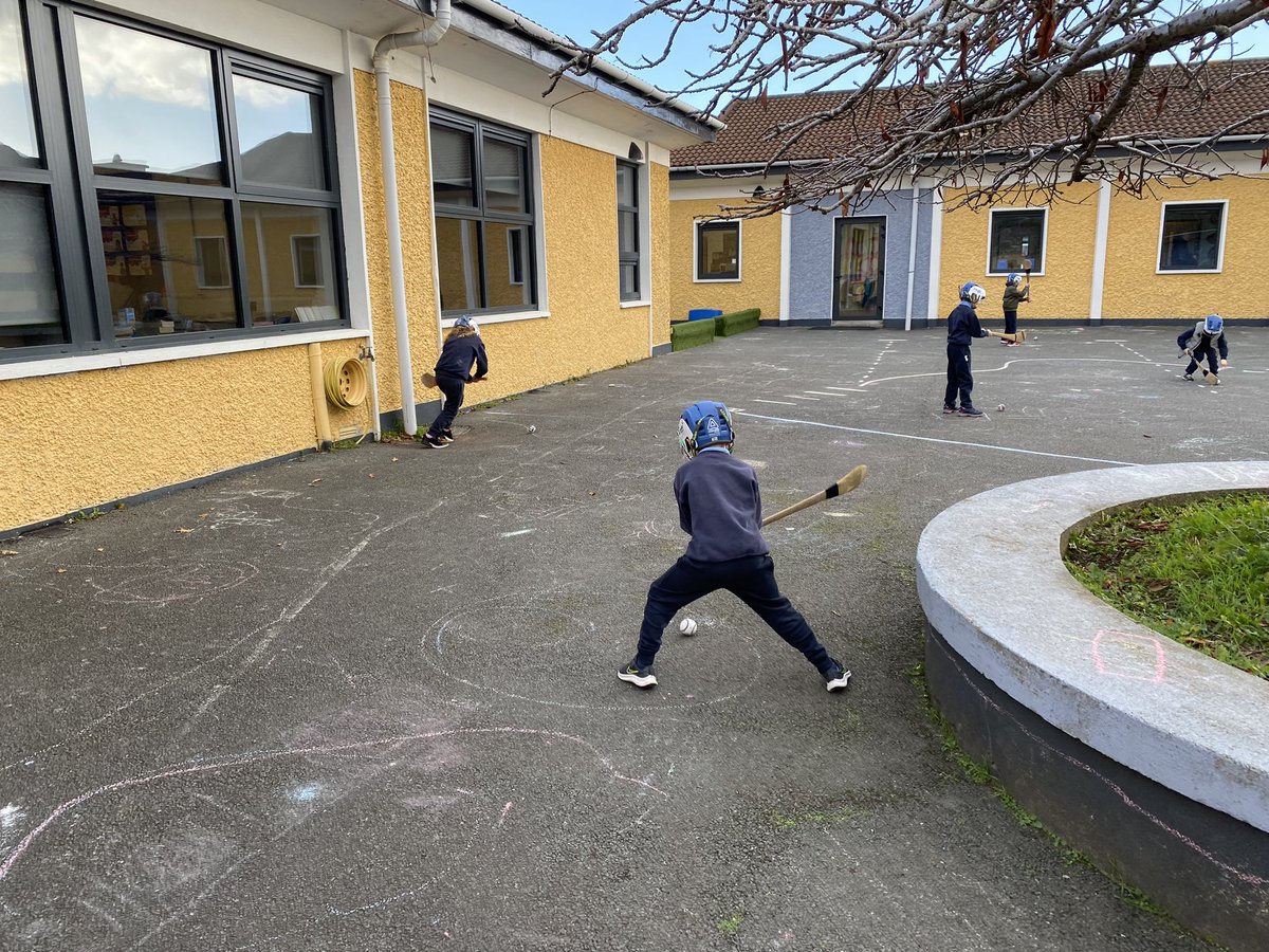 rangmsmaguire's tweet photo. Great outdoor session of hurling today. Thanks coach Steve. @ShankillGaa @followstannes https://t.co/cMeyYrOneq