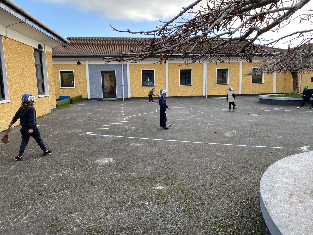 rangmsmaguire's tweet photo. Great outdoor session of hurling today. Thanks coach Steve. @ShankillGaa @followstannes https://t.co/cMeyYrOneq