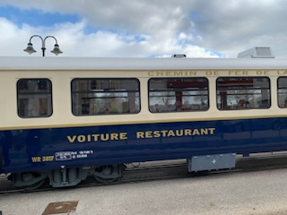 Aujourd'hui on a testé pour vous le nouveau wagon restaurant 4 saisons du Chemin de Fer de la Baie de Somme!
Cette nouvelle offre  sera à découvrir tout bientôt sur le réseau des bains de mer !