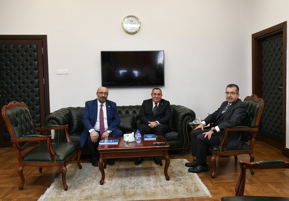 Meteoroloji Genel Müdürümüz Sn <a href="/VolkanMCoskun/">Volkan Mutlu Coşkun</a> ‘u Elazığ Milletvekilimiz Sn <a href="/ejderacikkapi/">Ejder AÇIKKAPI🇹🇷</a> ile birlikte makamında ziyaret ettik.

Sn Genel Müdürümüze gösterdikleri misafirperverlik için teşekkür eder, çalışmalarında muvafakatkiyet dilerim.