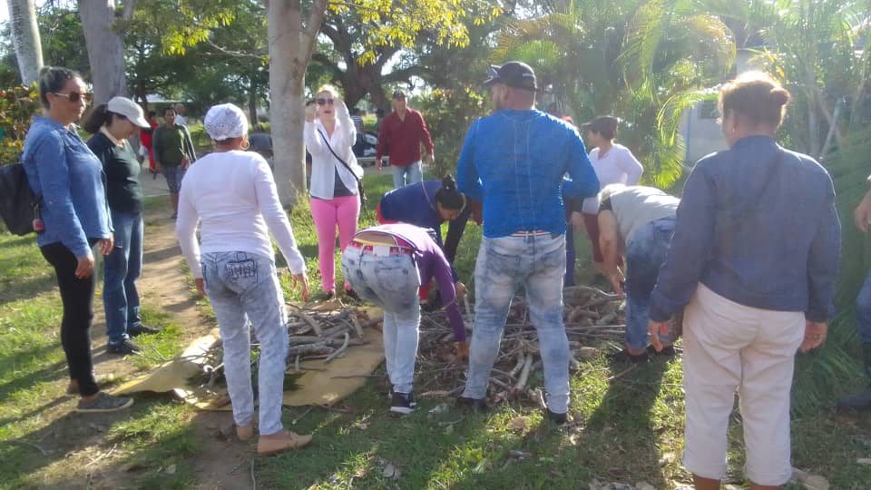 DMESandino_sa's tweet photo. Se alista la Dirección General de Educación para saludar la jornada del educador y el acto provincial a desarrollarse en Sandino el 22 de diciembre #MaestrosPorSiempre #CubaMined #PinardelR https://t.co/oDkc87QVf8