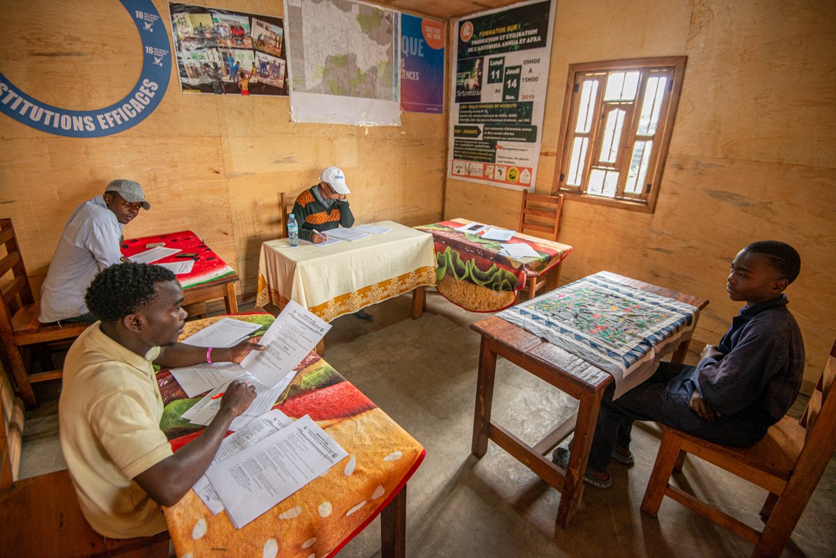 Nos appentis du CAP-APROJED ont clôturé leur semaine d'épreuves par le jury oral avec une belle performance en expression française, culture générale et entrepreneuriat. Une des méthodes pour leur bonne insertion en société.
Merci à <a href="/sosenfants/">SOS Enfants</a> pour son accompagnement intégral.