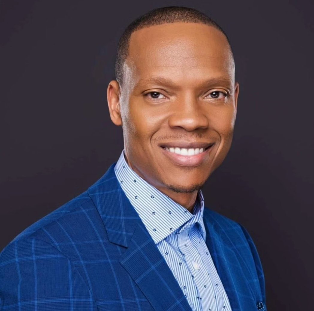 JohnnyGillPages's tweet photo. Happy Happy Belated Birthday to this handsome mellow fellow!! 😍🎉❤🎂

@RonDeVoe

#newedition #NE4LIFE #bellbivdevoe https://t.co/dW89agCYzA
