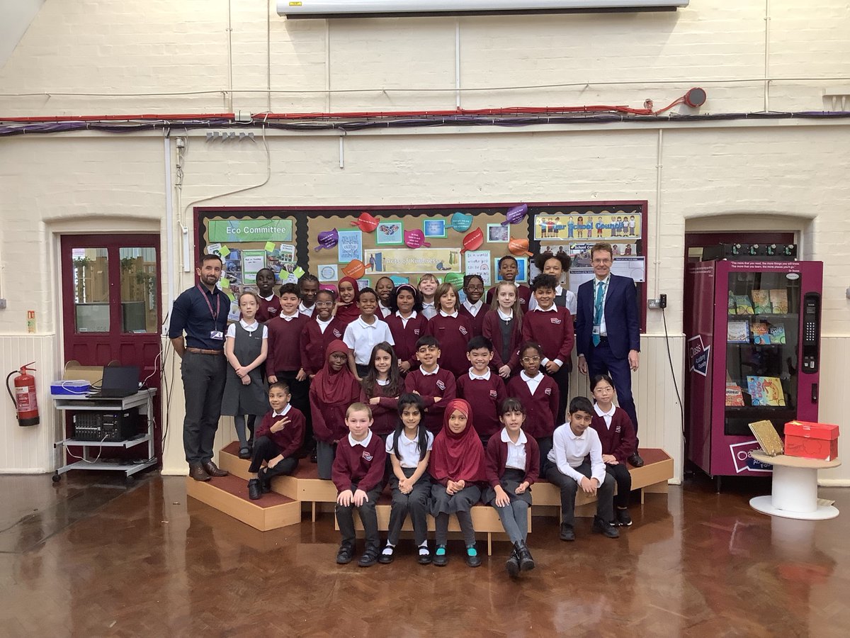 OasisFoundry's tweet photo. We were pleased to welcome Mayor Andy Street to our academy today to look at the amazing work we do and celebrate our Outstanding Ofsted grade
@OasisAcademies @HerminderChanna @WestMids_CA @BEPvoice https://t.co/XYCXYLgiMU