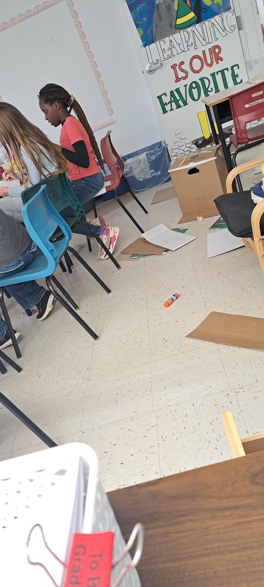 JessW08's tweet image. Carboard Challange is off and running in 4/5 Wells! From spaceships to arcade games we sure are a creative bunch! 
@bltsenior