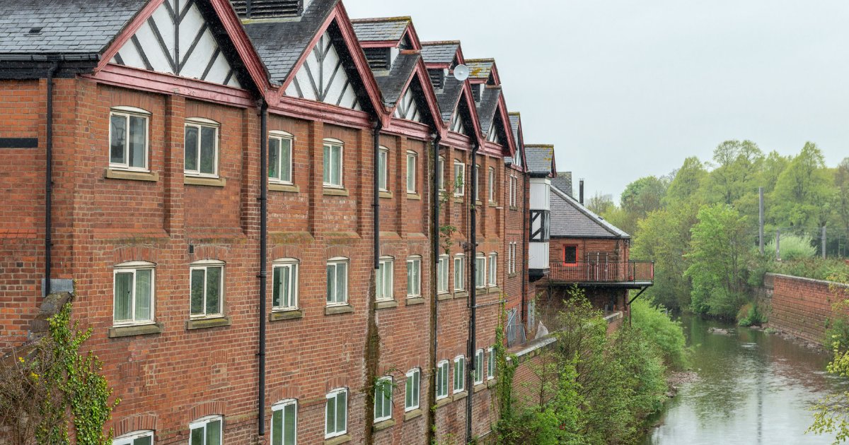 Finding somewhere to live on a short term let can be tricky 🏡 
That's why we offer accommodation for contracted professionals with leases for as little as a few weeks.    All of our rooms are fully furnished and close to the city centre.
Find out more  👉 bit.ly/3DHuL3T