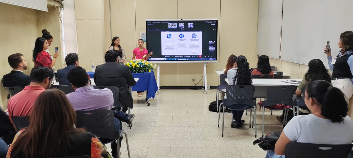 IIES_UNAH's tweet photo. En estos momentos las Licenciadas Lezzy Castro y Glenda Cano están presentando la metodología de cálculo del Índice de Competitividad Regional (ICR)

#CACCE #UNAH #IIES https://t.co/nyyF0QsAfU