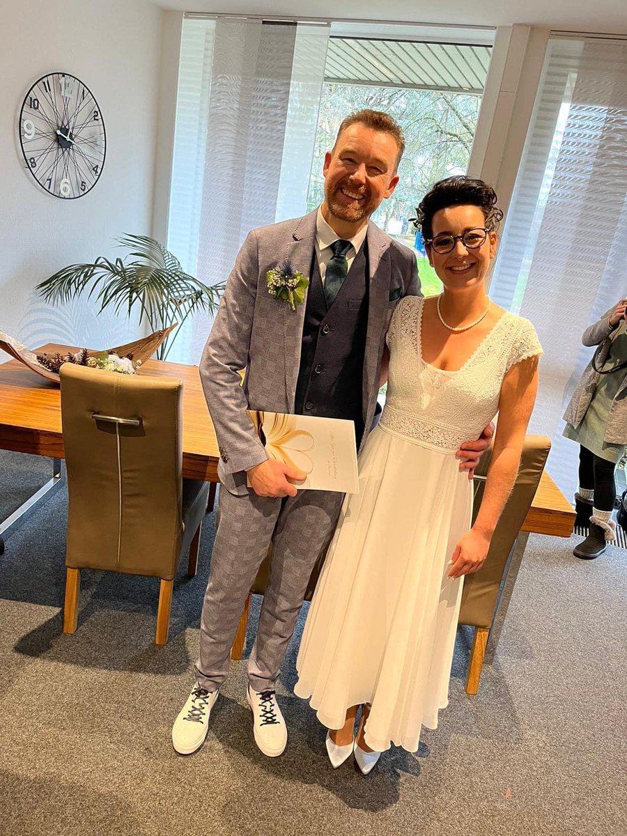 HE_LEV's tweet photo. Hochzeitswochen bei den Erben.  
Wir gratulieren Jenny und Frank zur Hochzeit und wünschen Euch alles alles Gute für die gemeinsame Zukunft.  

#hochzeit #mrsandmrs #eheleute #liebe #zukunft #justmarried #ehepaar #haberlandserben https://t.co/Dz80CO2EZd