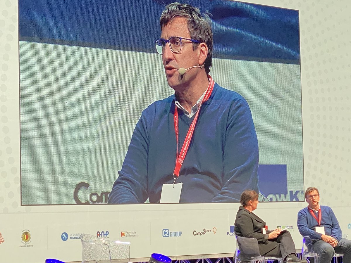 Occorre occuparsi della fragilità degli adulti altrimenti non vediamo quanto gli adolescenti stanno vivendo: confusione, ansia, assenza di prospettive, ne parla #MatteoLancini agli #StatiiGeneraliScuolaDigitale e nel suo ultimo libro "Sii te stesso a modo mio"