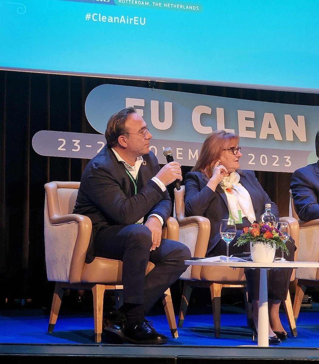 Was a pleasure to discuss on the impact of maritime transport to air pollution. We must address the sector's SOx and NOx emissions, invest in innovation for clean engines and vessels & timely deliver stricter EU air quality rules with a robust enforcement mechanism. #CleanAirEU