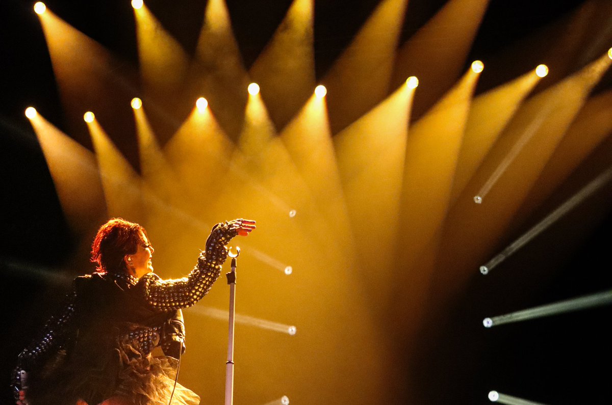 Al3jandraGuzman's tweet photo. Les mando mucha luz rockeros 
#FelizViernesATodos 
👑💋 https://t.co/mreSkzQAy3