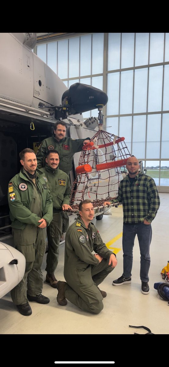 CdrDeuNavalAir's tweet photo. Ein ausführlicherer Beitrag zu dieser bewegenden Geschichte kommt gleich um 1715 in der Sendung #BRISANT, um 1800 im @ndr #Nordmagazin und um 2100 bei @NDRinfo (ohne Gewähr) https://t.co/f9Ru69PlKG