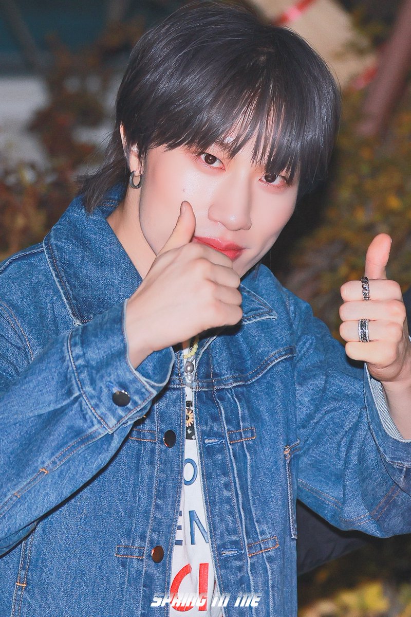 _pm205's tweet image. 231124 🦊 뮤뱅 퇴근길

수고했어 울귀여미~~~~~🫳🏻🫳🏻🩵

#BANGYEDAM #YEDAM #방예담 #예담
#イェダム