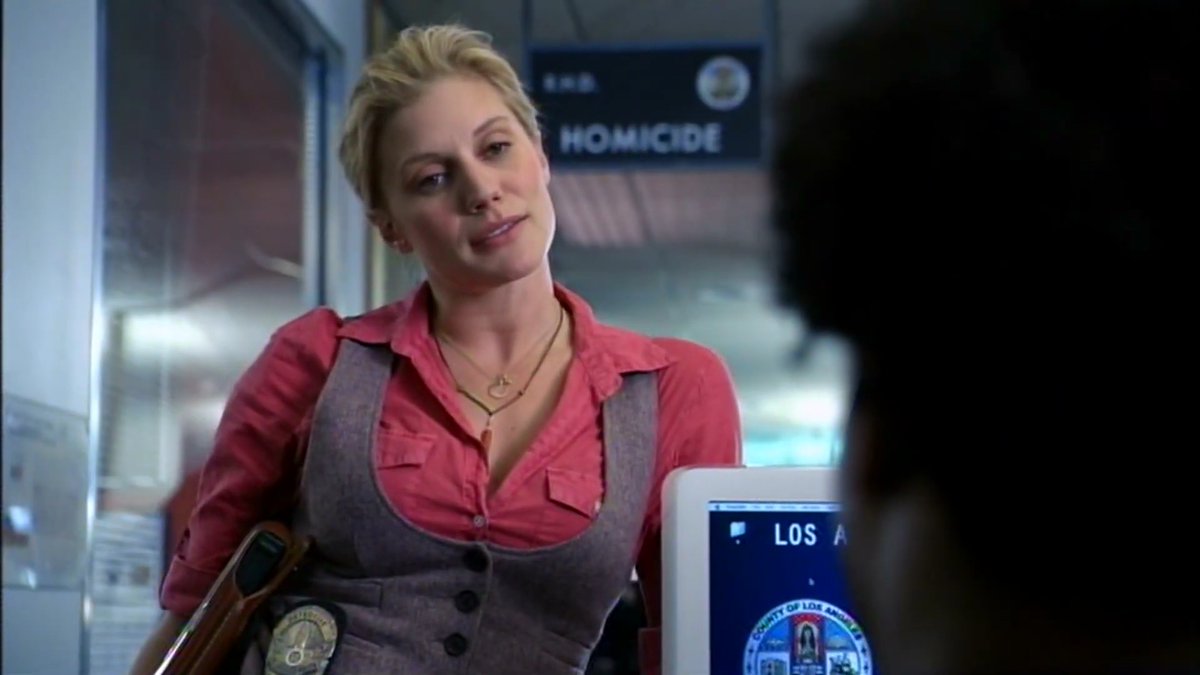 FanKatee's tweet photo. @kateesackhoff @NBCUniversal Lost &amp; Found - Unaired Pilot https://t.co/5qVJ49Vb0u