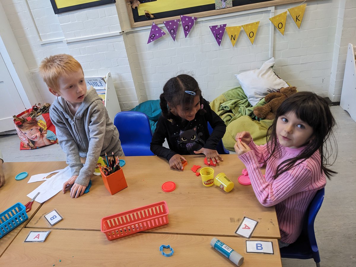 Some pics from our Golden Time Playdoh party today 🥳 The children have been working really hard to follow the class rules and routines this week and definitely earned it!