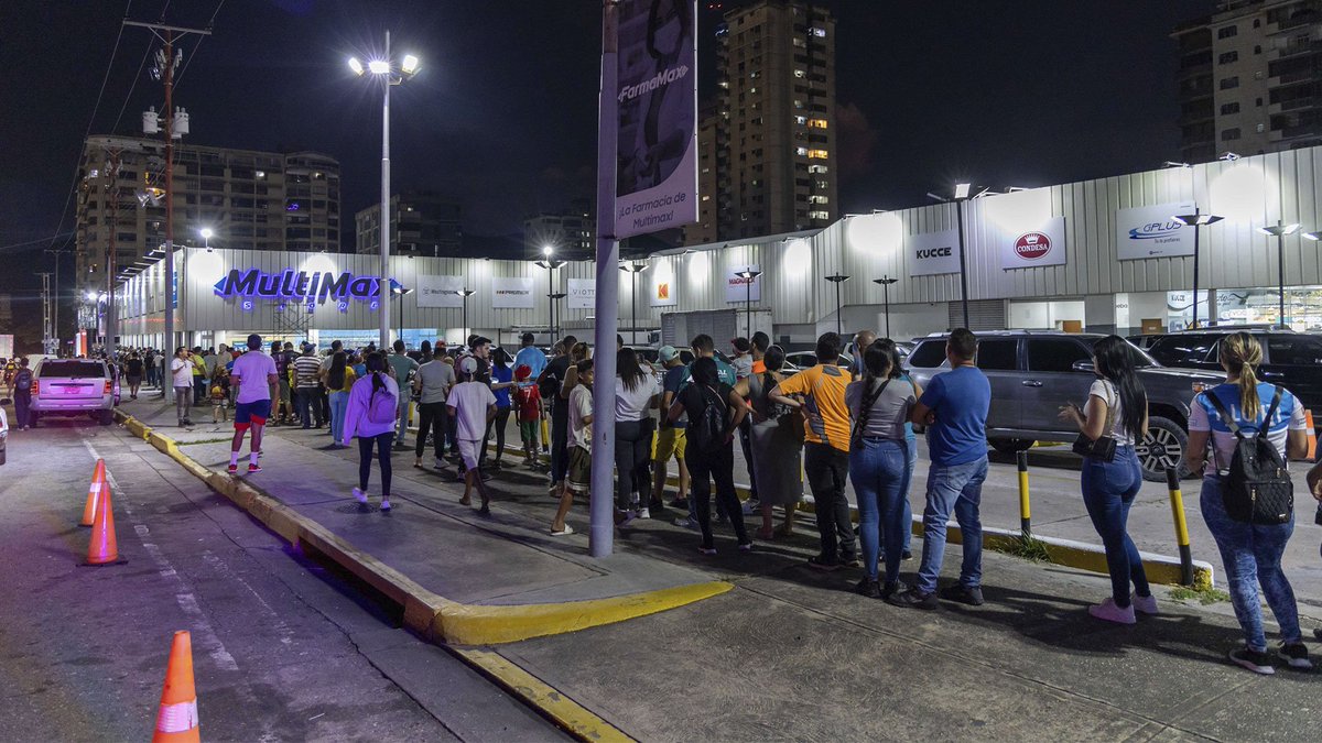 AgenciaCN's tweet image. #24Nov - Miles de venezolanos llenaron las tiendas de MultiMax Store este jueves durante el Black Friday 2023.

➡️ acn.com.ve/black-friday-2…

#MultiMaxStore #MultiMax #BlackFriday2023 #BlackFriday