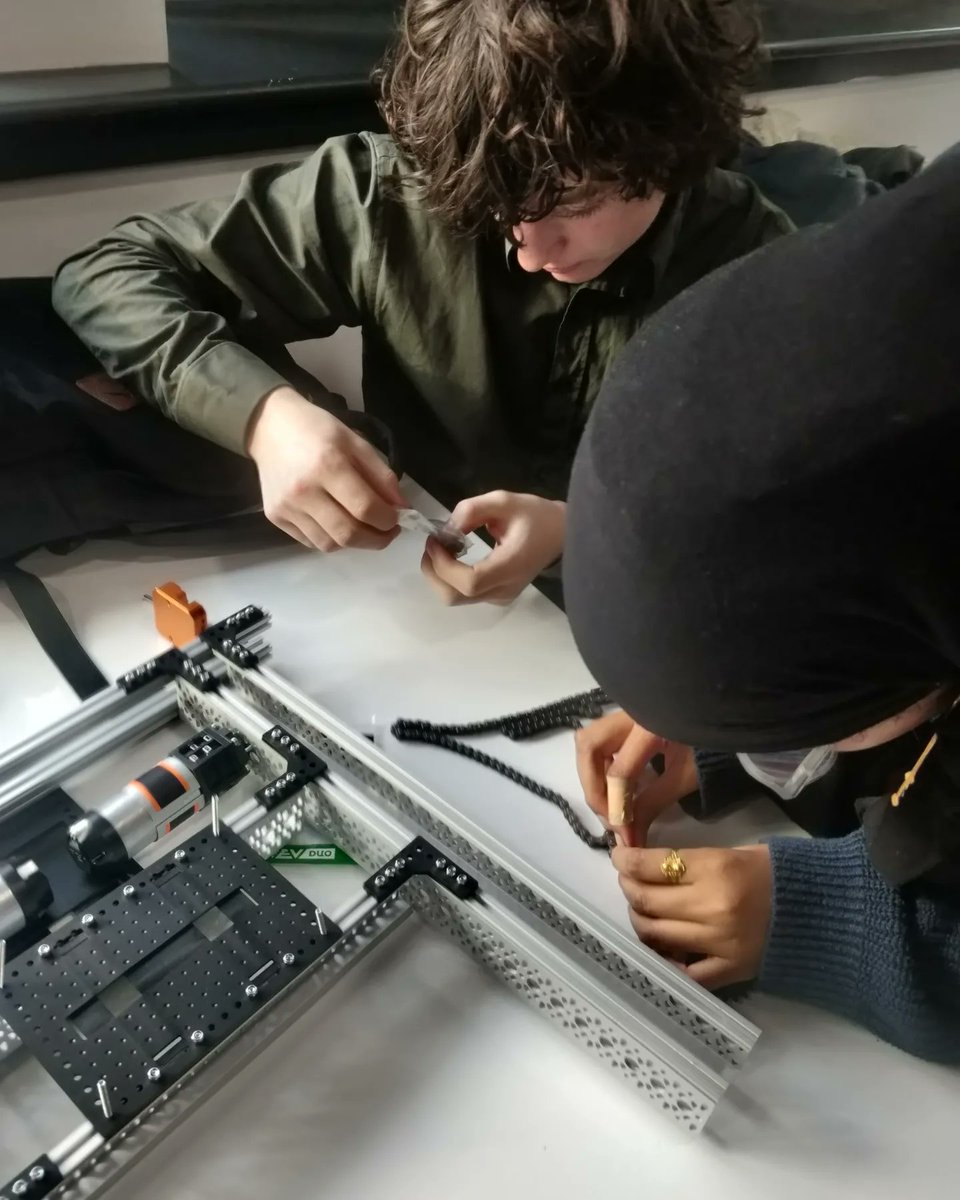 CODE_NAME_KFS's tweet image. Week 6

It Moves (again, but better this time)

#morethanrobotsuk
#firsttechchallengeuk
#firsttechchallenge
#kingsdalefoundationschool
#roboticsclub
#CODE_NAME