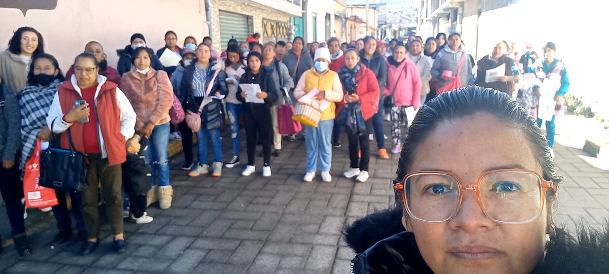 Ana_LauraCuevas's tweet photo. En el #EquipoADMM #CadaVezSomosMasEquipoADMM
porque aunque en #Xalatlaco haga frio aqui estamos https://t.co/d2QCqYxRqg