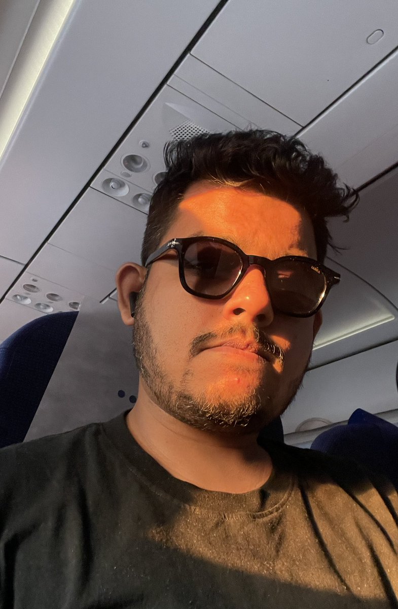 utsav_bhanja's tweet photo. that’s pure #dusk on the face! the Sun never stops rising after setting down - a reminder to keep moving, on and on… 

#sunshine #dusk #nofilter #airplane #utsavbhanja #growthmindset https://t.co/NmyVIX9GSN