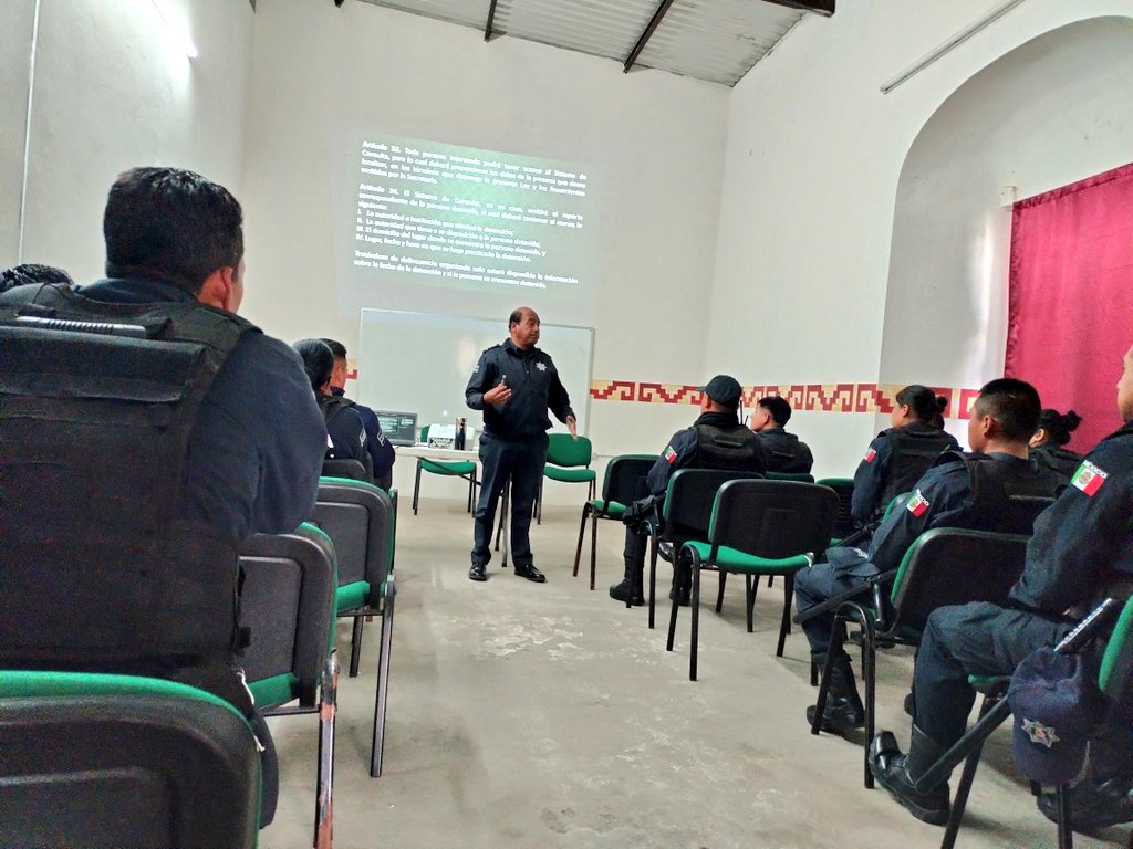 PMMiahuatlanOax's tweet photo. Nos capacitamos en el registro nacional de detenciones (RND), para seguir sirviendo a nuestra ciudadanía con responsabilidad y compromiso.
@DiscipuloMD .
@KarinaBaronO 
@Policia_GobOax 
@PrevenDDMiahua https://t.co/VqBBeyCeI5