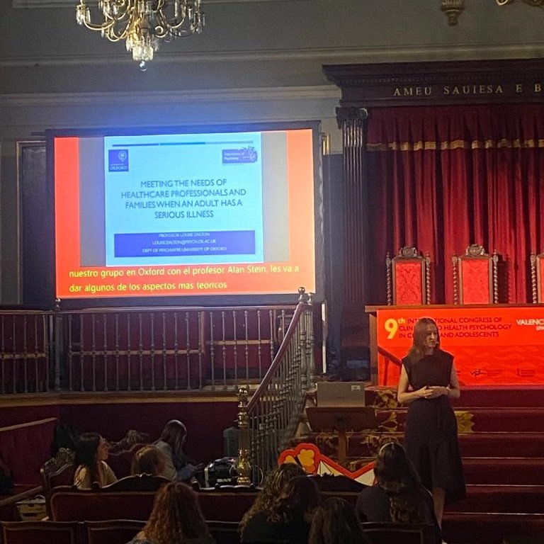 OxChildPsych's tweet photo. It's a wrap in Valencia! 🇪🇸
@ElizabethRapa and @DrLouiseDalton spoke about the importance of effective #CommunicationWithChildren about illness and death, to improve long term #PsychologicalWellbeing and #FamilyFunctioning.
See their resources here➡️https://t.co/wZHxvtKRA6 https://t.co/8OoMewWvgS