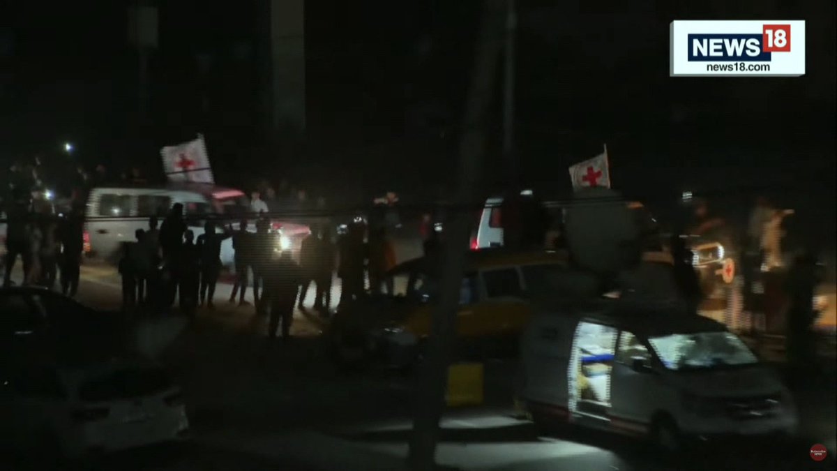 Patri0tCx_'s tweet photo. 🇮🇱 Channel 12: First photos - Red Cross vehicles on the way to Egypt; The abductees underwent an eye test after being in the dark for a long time
#Israel #Gaza #hostages #hamas #redross https://t.co/8CXb7cgb7a
