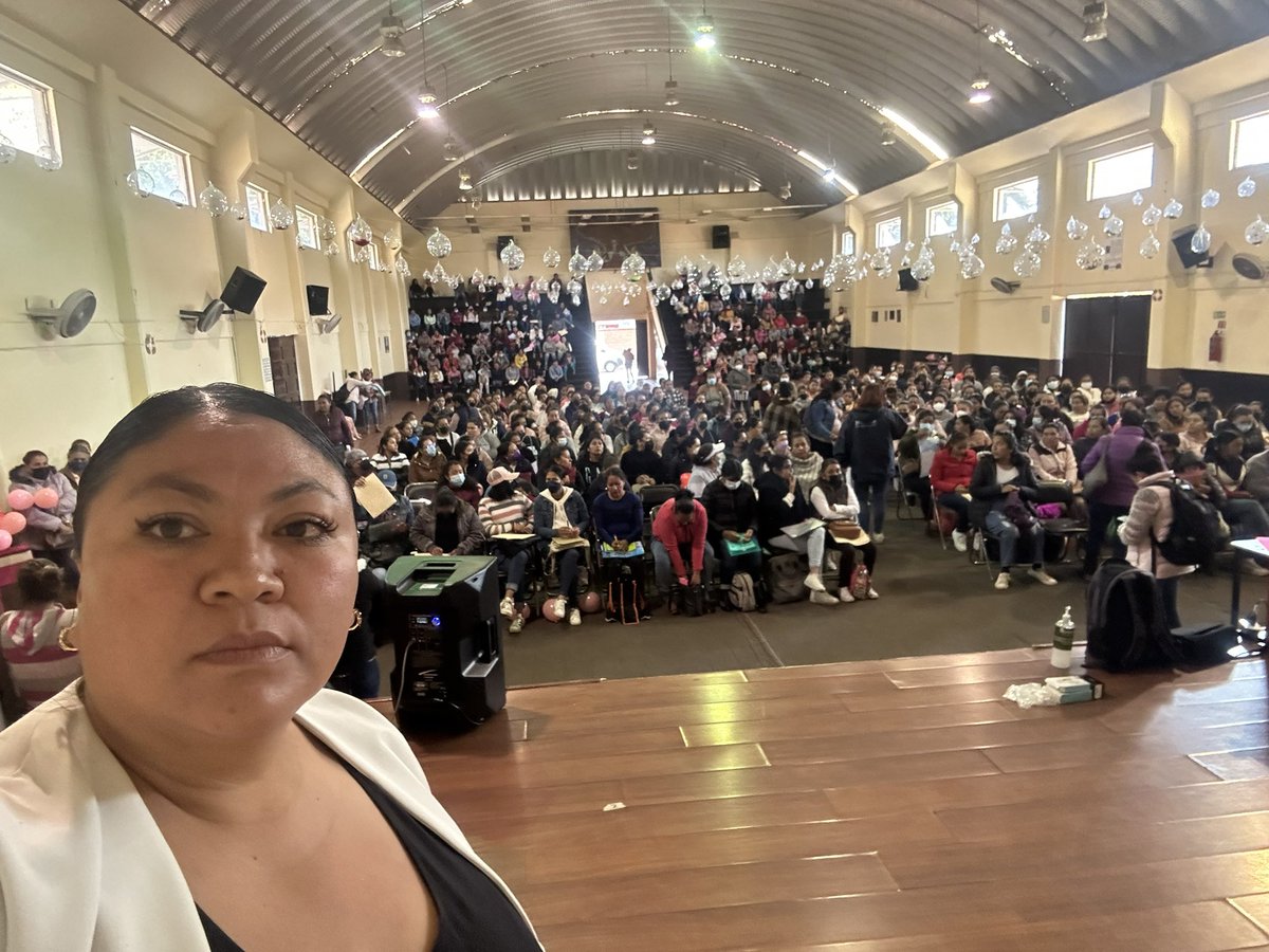 LorenaReyesSal5's tweet image. Los buenos equipos, no nos guardamos nada; admitimos errores, debilidades, éxitos y preocupaciones; sin temor a represarías, ♥️ logrando que el trabajo individual tenga buenos resultados en lo colectivo. #CadaVezSomosMasEquipoADMM