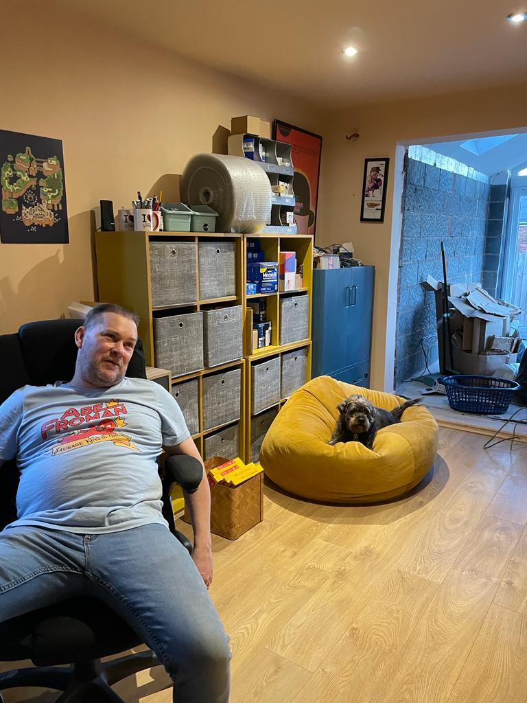 HairRepairUK's tweet photo. @Dominos_UK My husband has spent the last four hours reorganising his home office. #DominosFriday #spent https://t.co/VBsU10tWDS