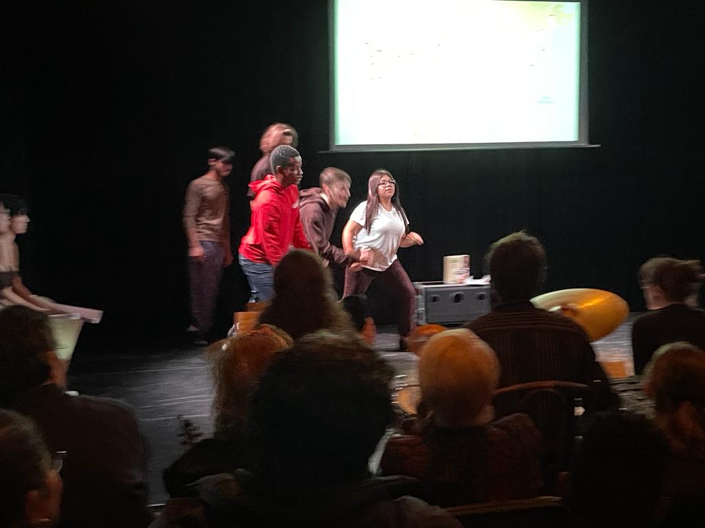 ALL_BFC's tweet photo. #LesPetitesFugues2023 // Un spectacle mémorable et plein d'émotions hier soir à l'Atelier de l'Exil à Lons-le-Saunier (39) avec Benoît Séverac et les élèves du lycée professionnel Montciel !
👉 https://t.co/5nT4vZQUE5 https://t.co/wslXpPBMXc