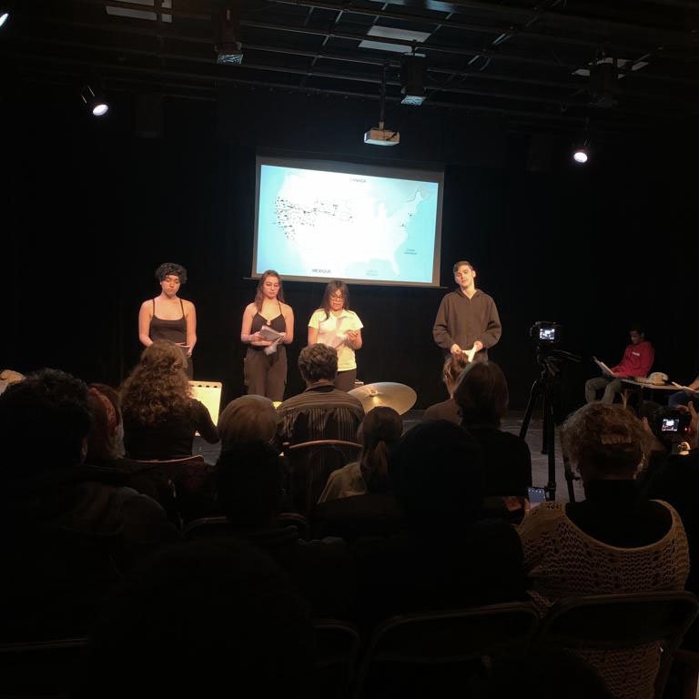 ALL_BFC's tweet photo. #LesPetitesFugues2023 // Un spectacle mémorable et plein d'émotions hier soir à l'Atelier de l'Exil à Lons-le-Saunier (39) avec Benoît Séverac et les élèves du lycée professionnel Montciel !
👉 https://t.co/5nT4vZQUE5 https://t.co/wslXpPBMXc