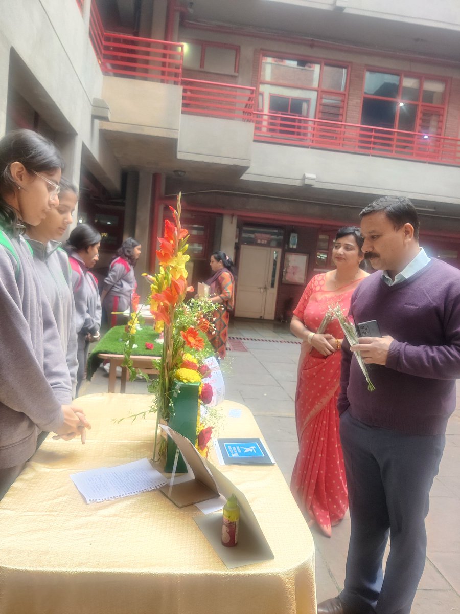 NeeruShahani's tweet photo. School's vibrant atmosphere was  enriched as students of classes IX -XII gathered for Inter-House Flower Arrangement  Event showcased  creative prowess of  students as they brought forth  artistic skills &amp; transformed  flowers into unique works of art @Ahlconpublic1 @MamthaSays https://t.co/V9RVxYnMKx