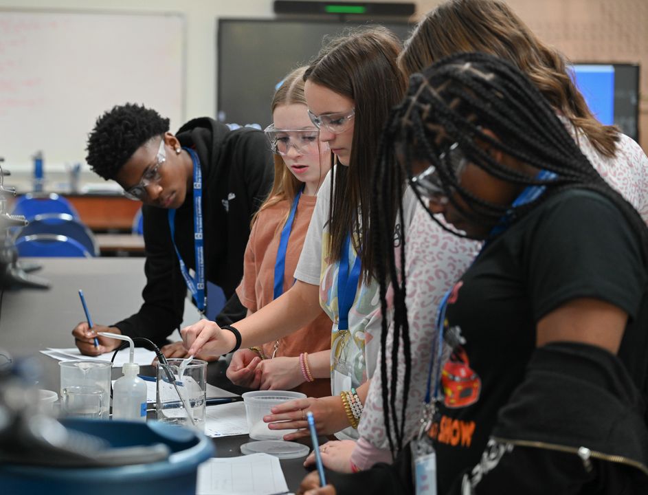 GSSMAlumni's tweet image. We're so thankful for the opportunity to bring our programs to South Carolina students! This #7DaysOfThanks, help us give thanks for GSSM and our continued efforts to reach students all around the state through our virtual and outreach programs. #GiveThanksForGSSM 🤩 🤗